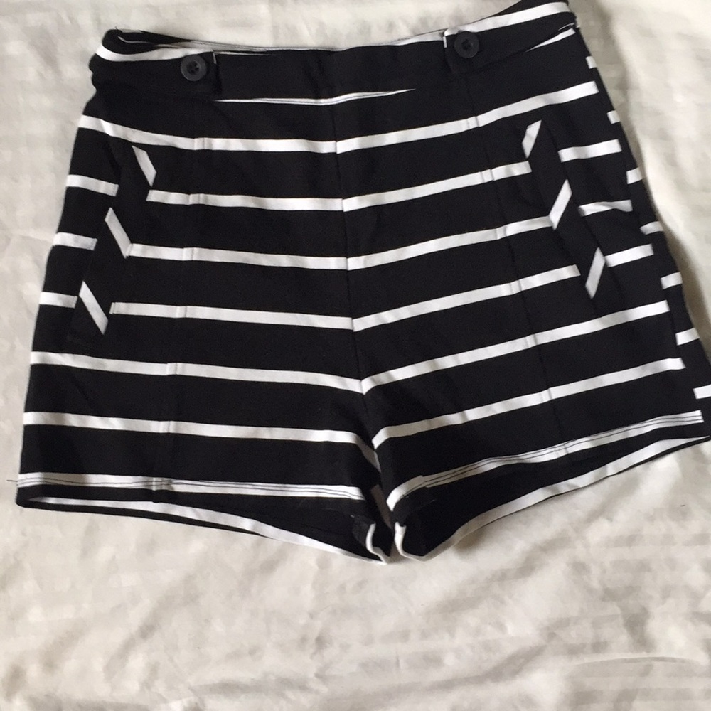 High-waisted striped Lush shorts